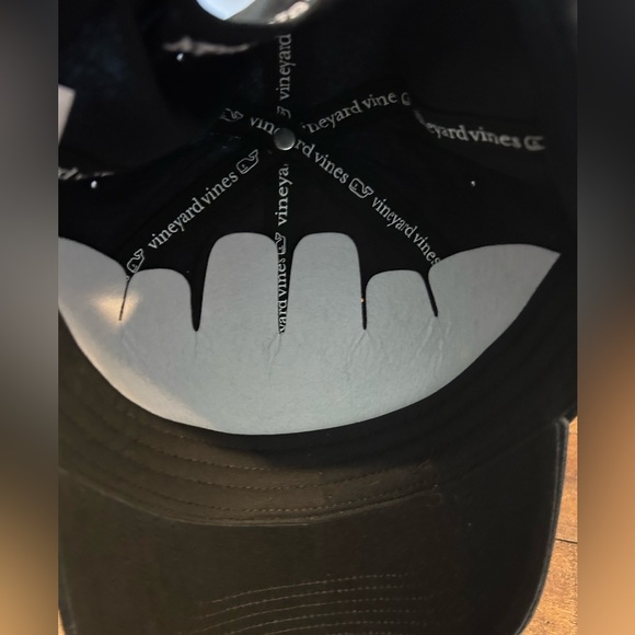 NWT Vineyard Vines Classic Logo Baseball Hat w/Adjustable Band in Jet Black. OS - Picture 9 of 9